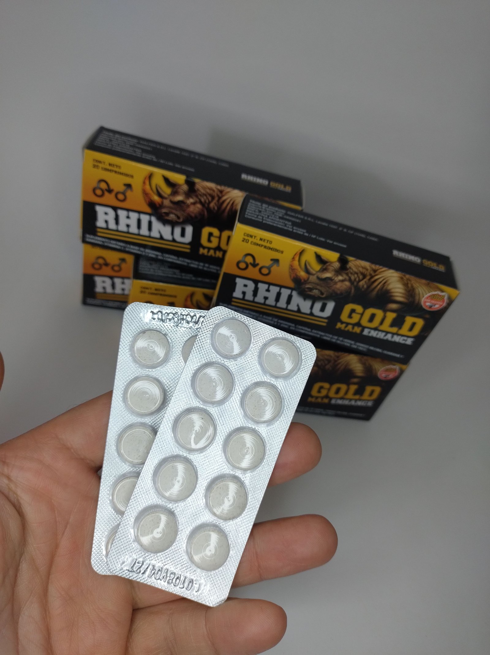 Especialista presentando Rhino Gold